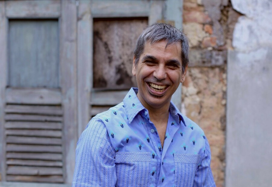 Zé Luiz Rinaldi celebra o Dia dos Pais entre livros e um carrinho de poesias