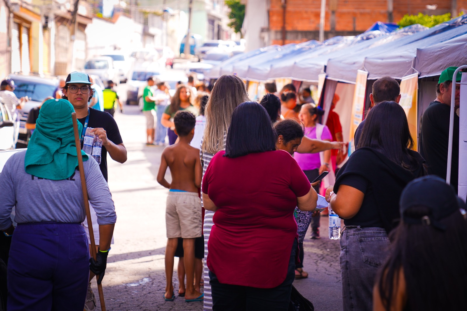Prefeitura no Meu Bairro leva mais de 50 serviços gratuitos ao CDHU de Ferraz