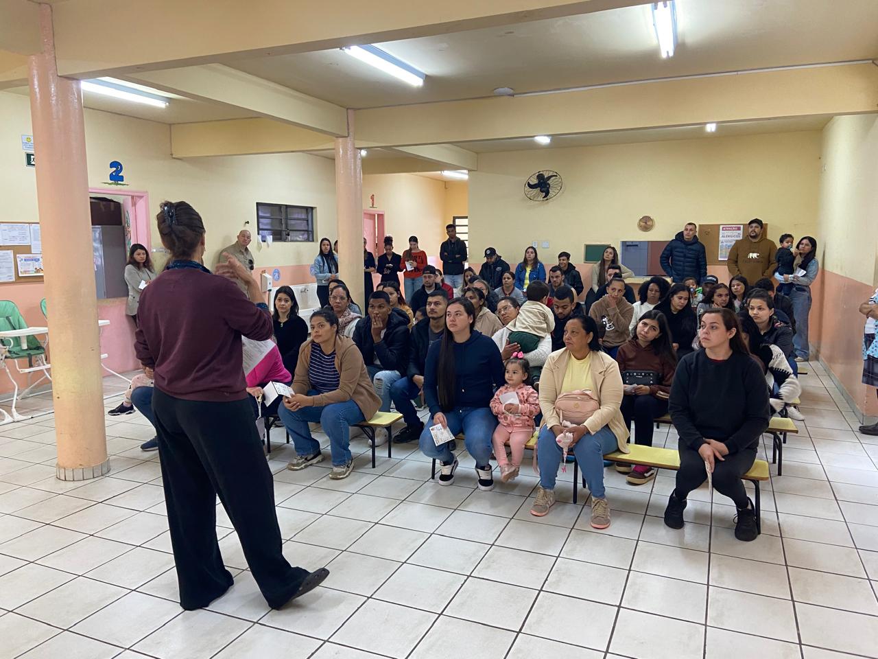 Escolas de Santa Isabel promovem reuniões com famílias sobre limites, afeto e disciplina