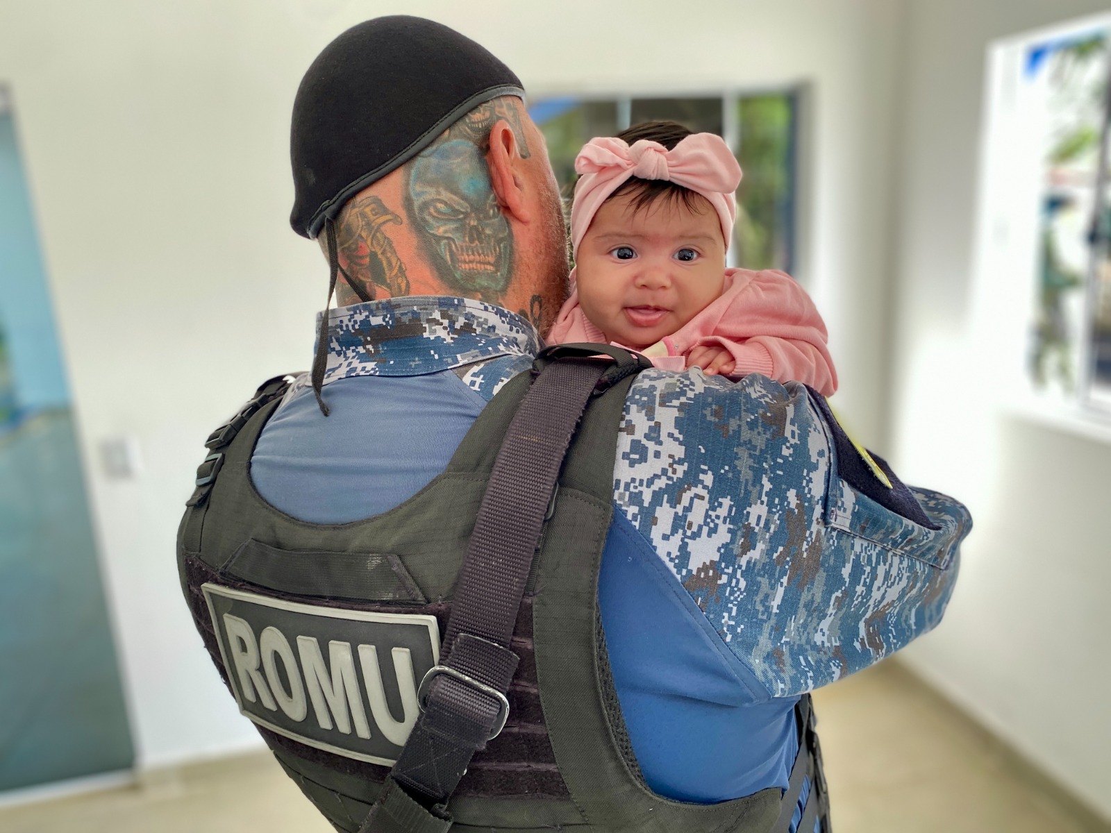 GCM de Itaquá salva bebê de 2 meses após engasgo