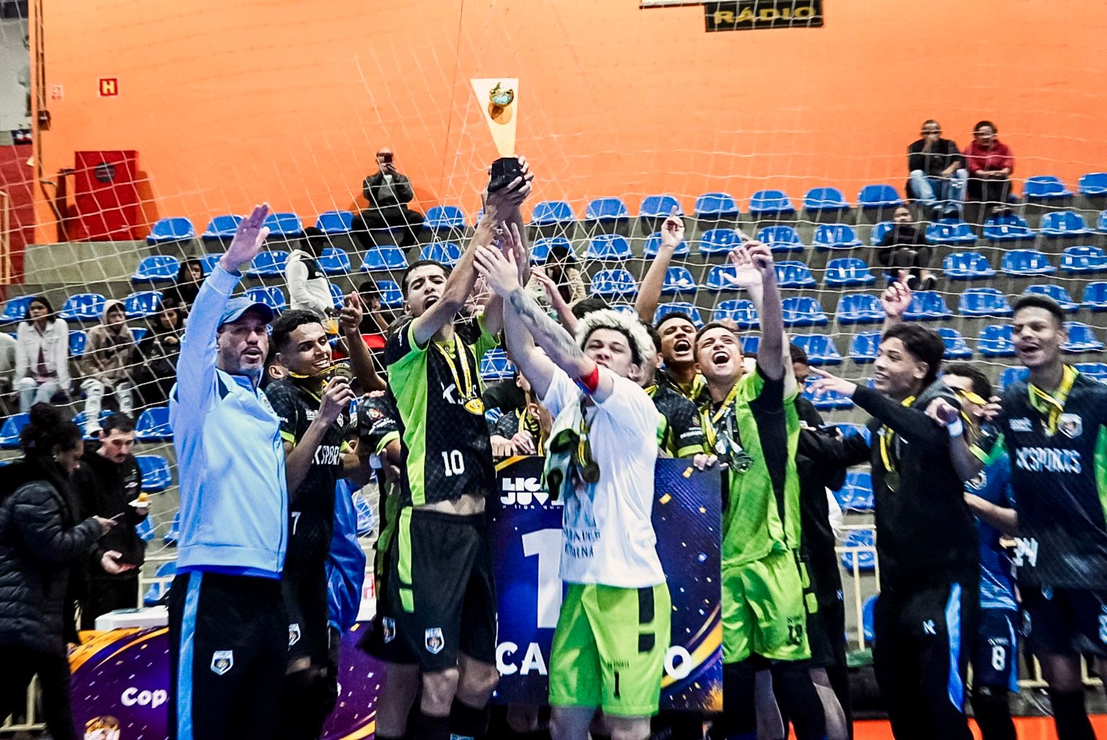 Itaquá Futsal conquista quatro títulos da Liga da Juventude e inicia 2026 em alta