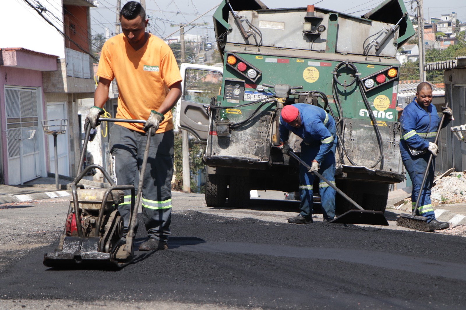 Operação Tapa-Buraco atende mais vias em seis meses do que em todo o ano de 2025 em Suzano