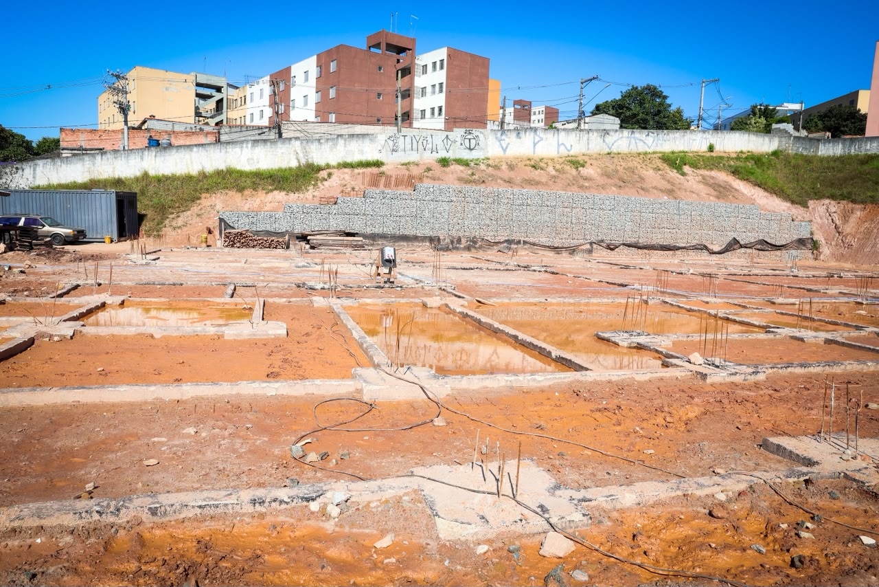 Obras da EMEB Tom Jobim avançam em Ferraz de Vasconcelos