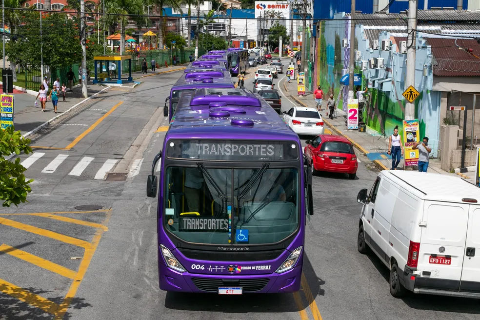 Ferraz passa a oferecer ônibus municipais gratuitos aos domingos e feriados