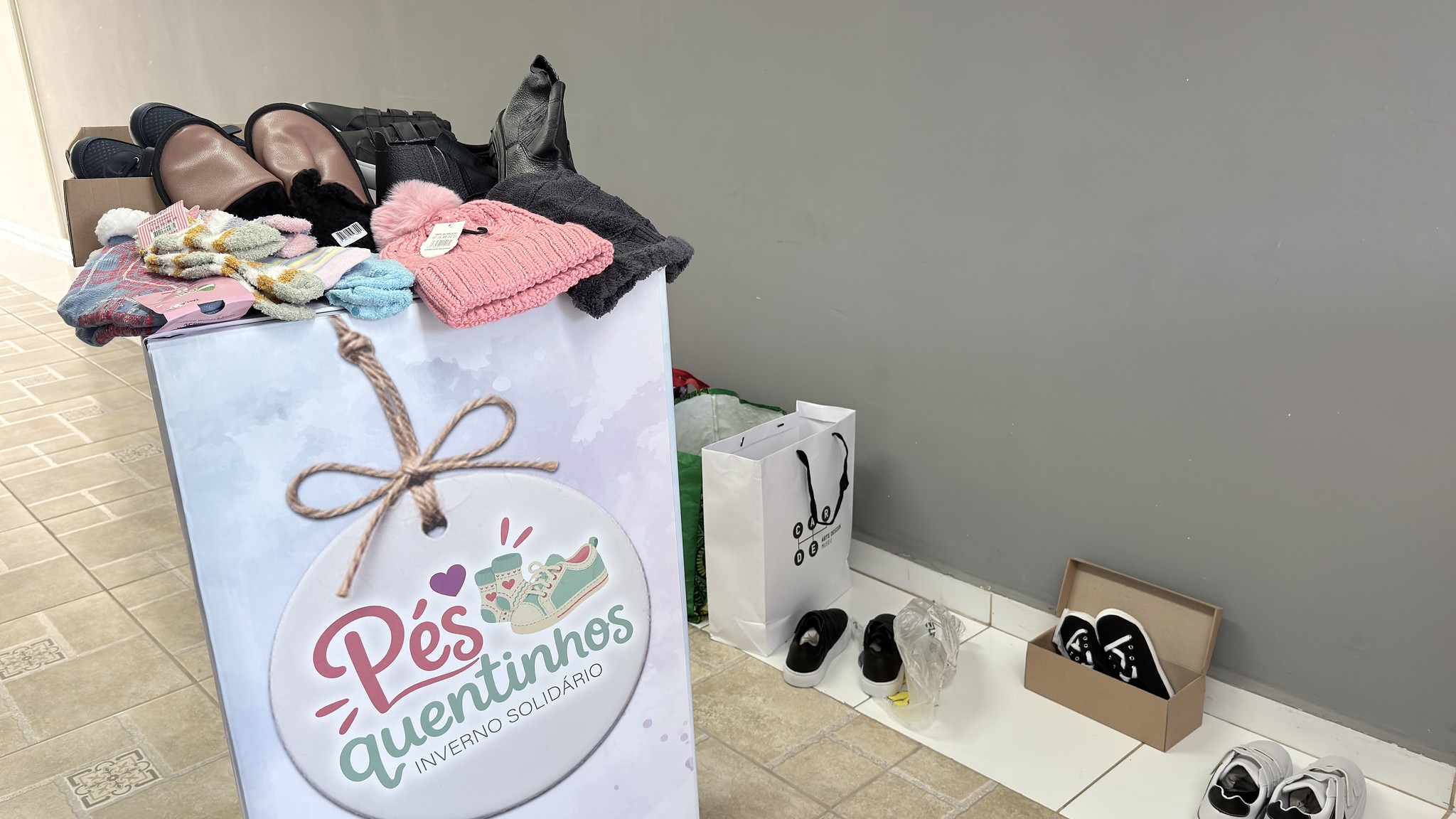 Guararema mantém campanha Inverno Solidário 2026 para arrecadar meias e calçados