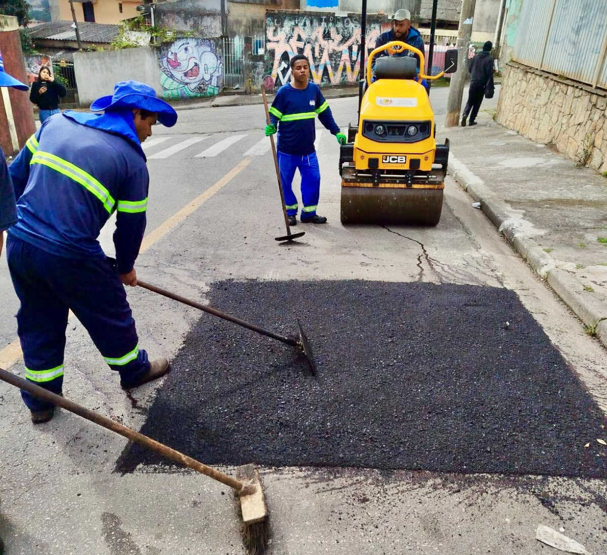 Itaquá remove mais de 19 mil toneladas de resíduos de córregos e recupera quase 140 mil m² de asfalto