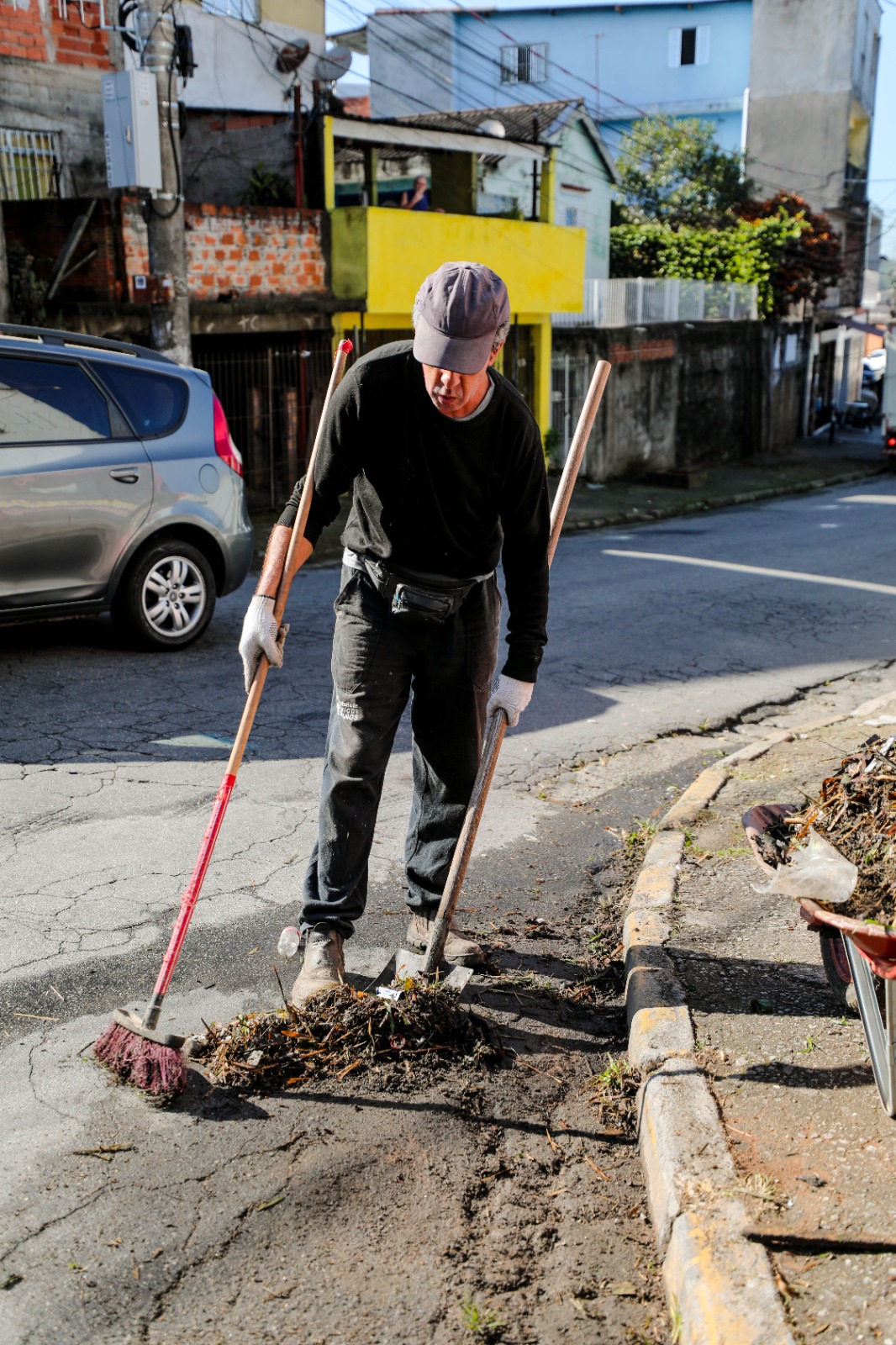 Prefeitura realiza limpeza na Travessa Dom Pedro II e reforça ações de conservação urbana