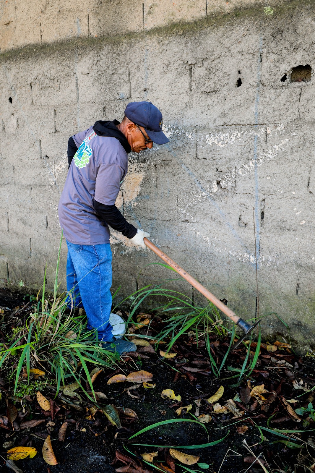 Secretaria de Serviços Urbanos realiza limpeza na Rua Antônio Rúvolo e reforça a zeladoria urbana