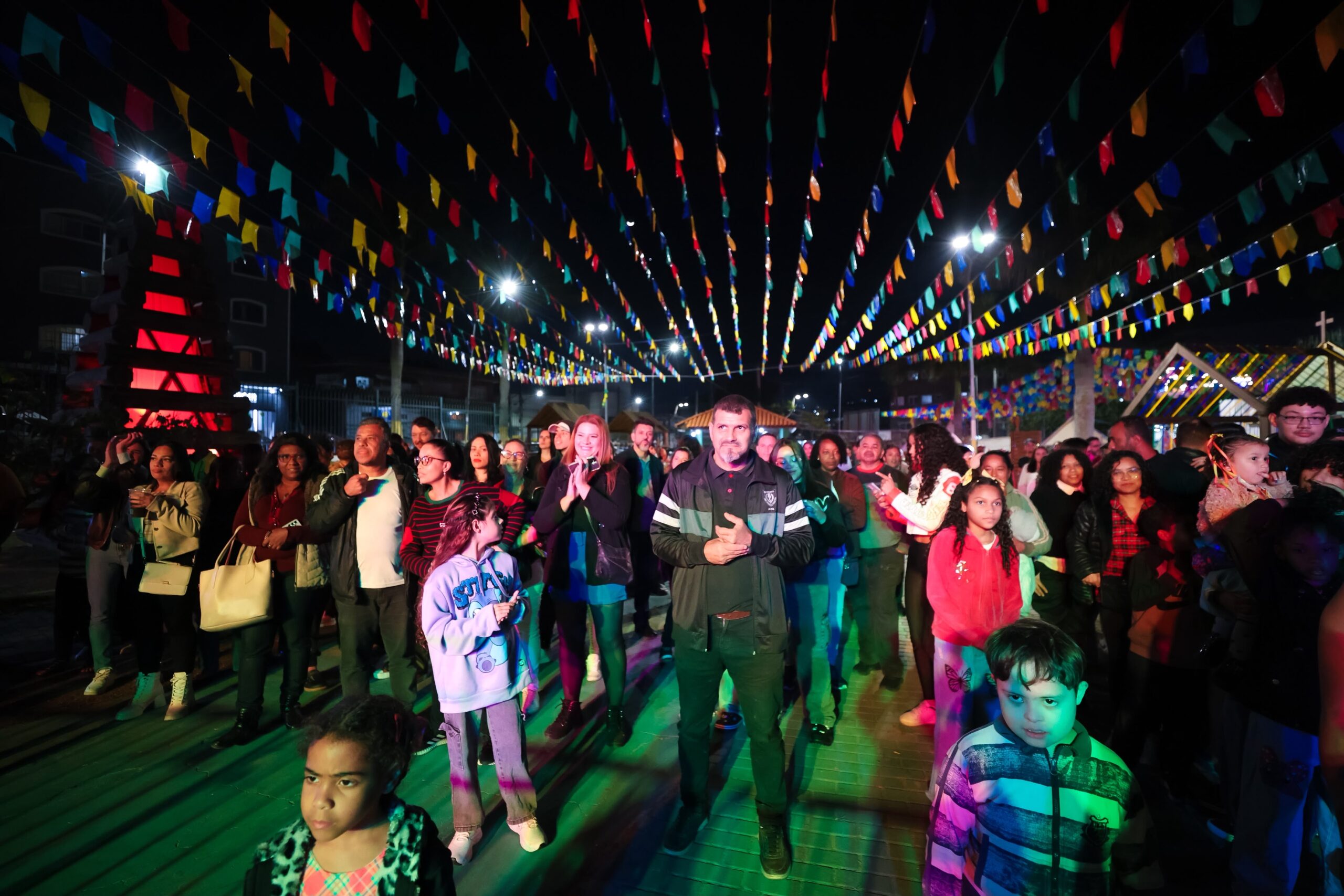 Festa Julina em Ferraz de Vasconcelos reúne moradores com shows e comidas típicas