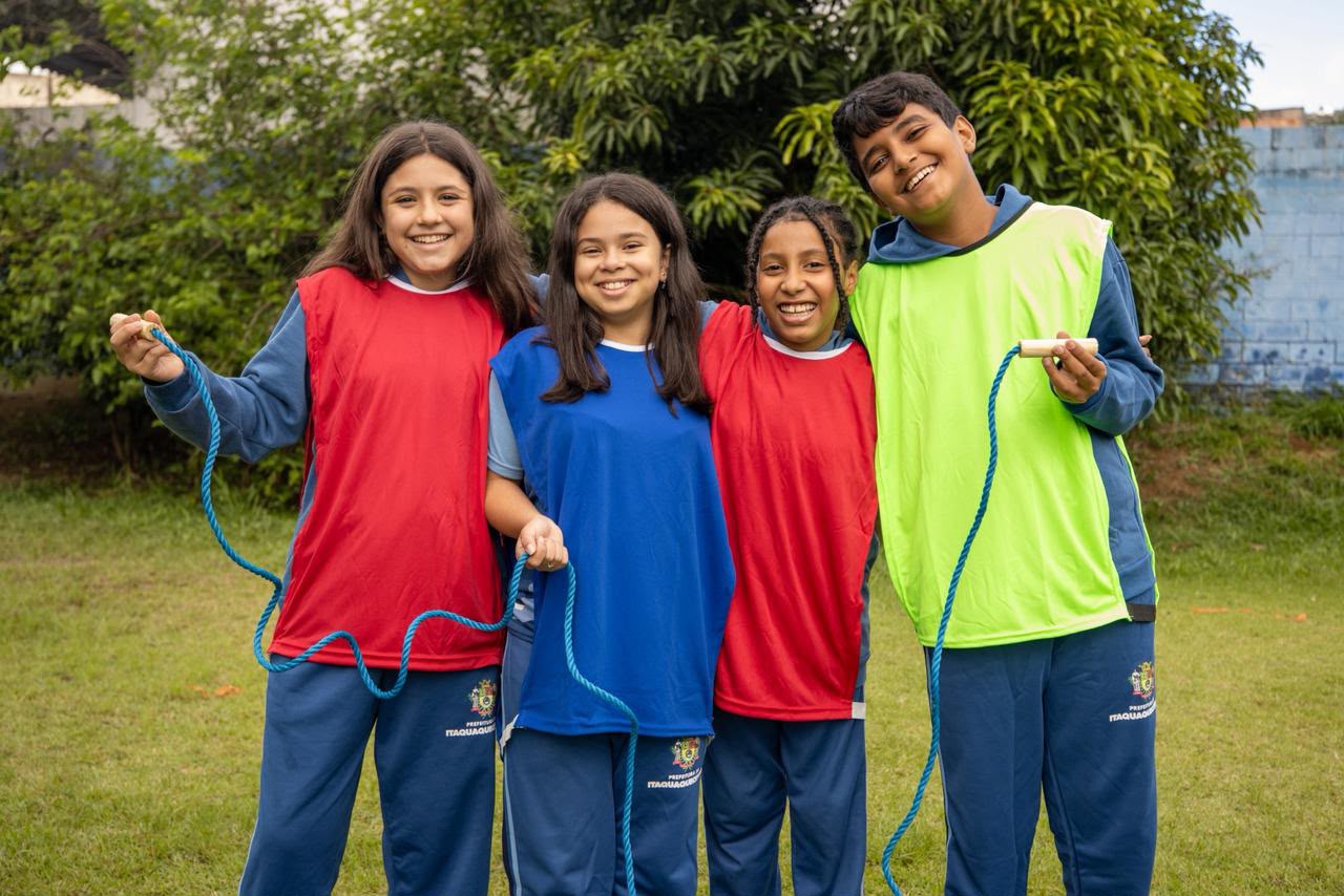 Itaquá entrega kits esportivos para fortalecer atividades nas escolas municipais