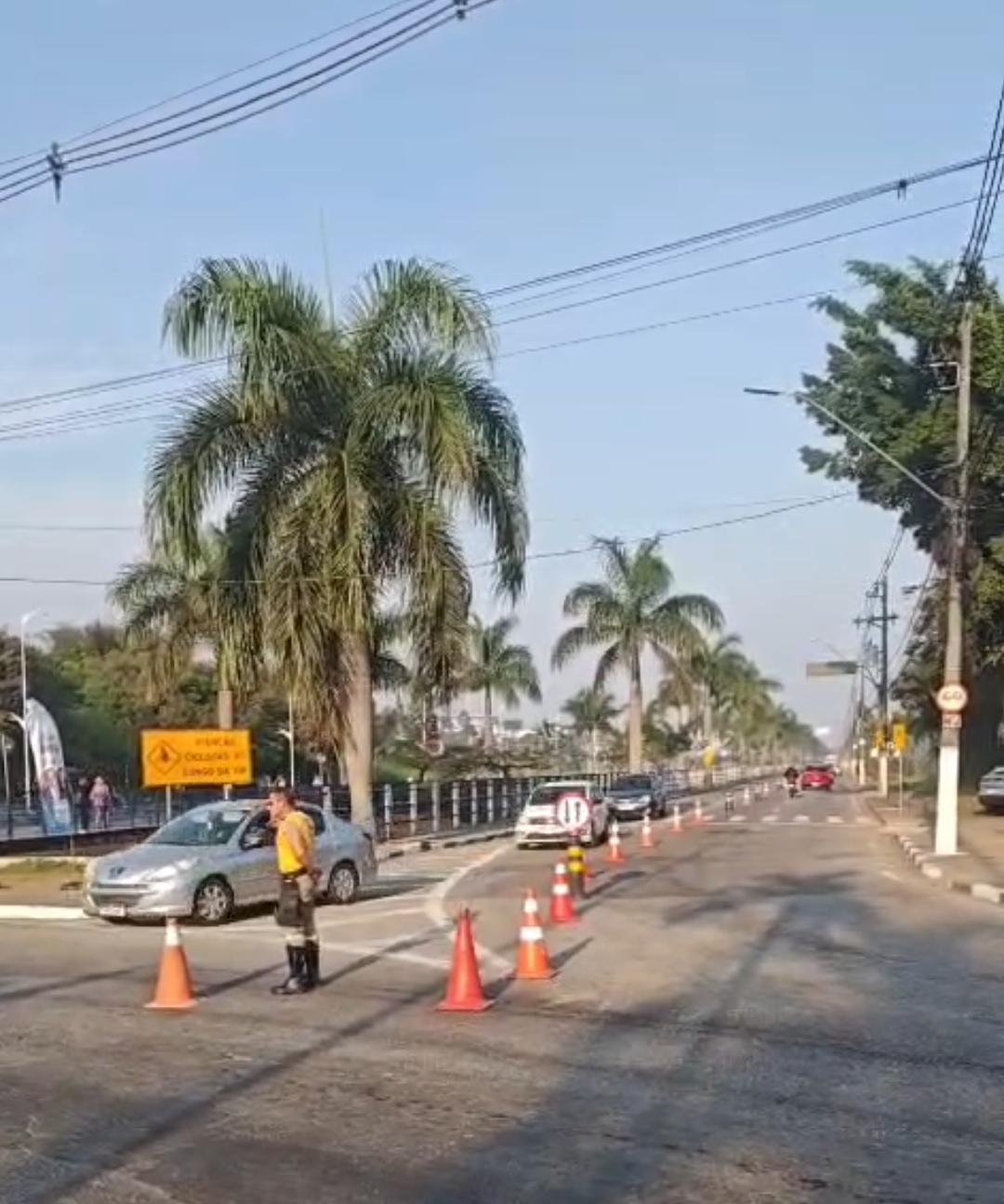 Trânsito de Arujá realiza Operação Canalização de Tráfego na Avenida Mário Covas