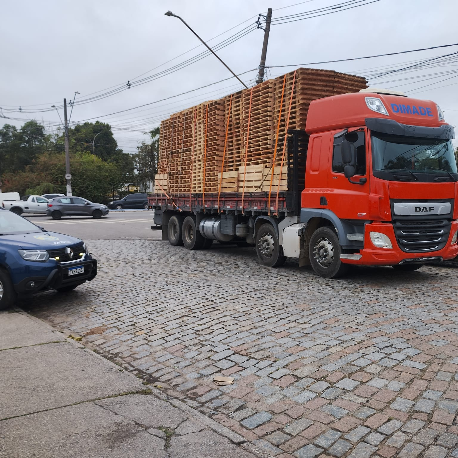 GCM encontra dois caminhões com registro de roubo em Suzano