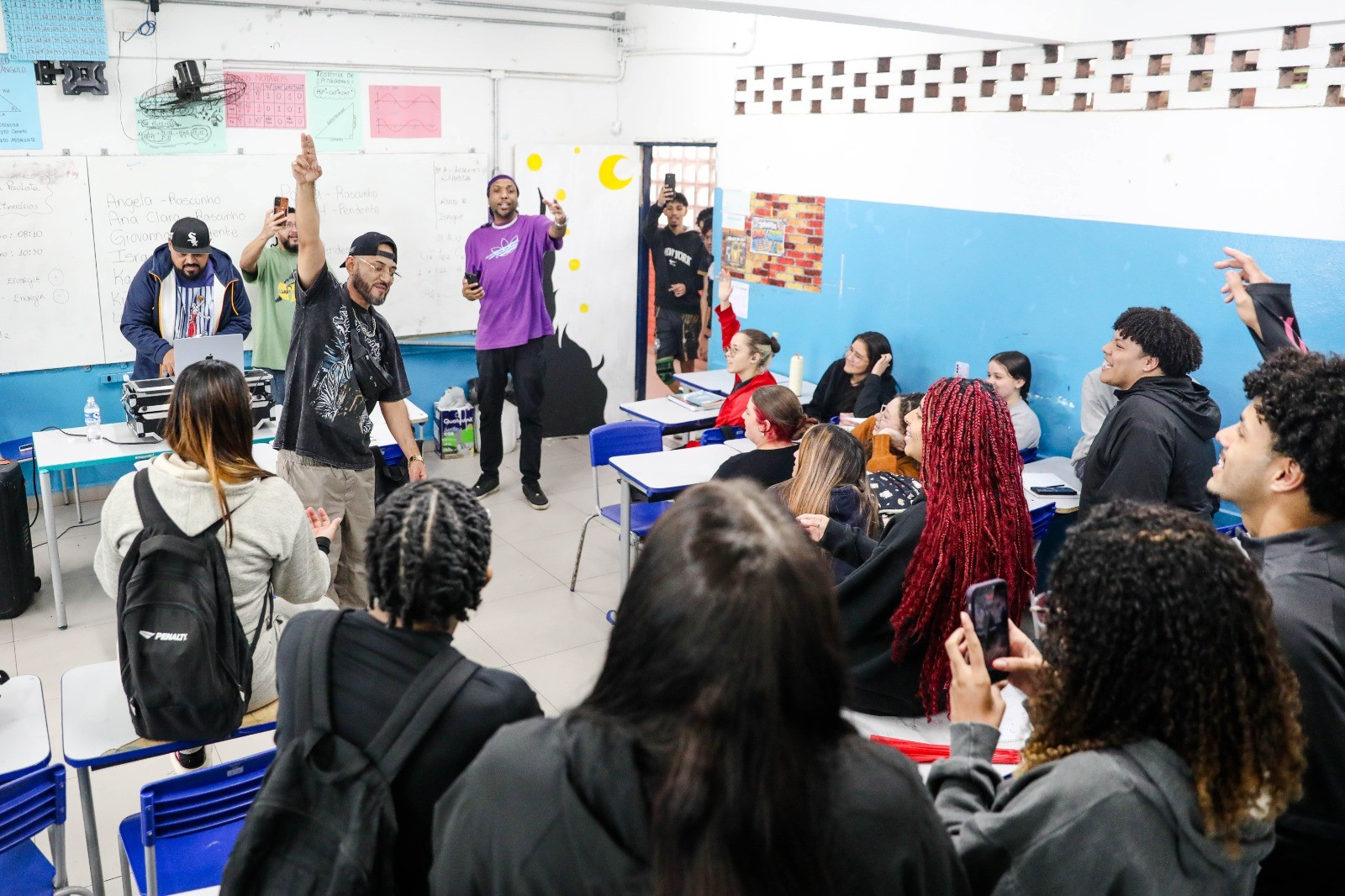 Semana do Hip-Hop leva rapper equatoriano a escola de Ferraz